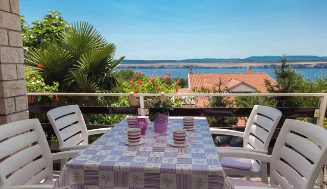 Holiday apartment 250 m from the beach