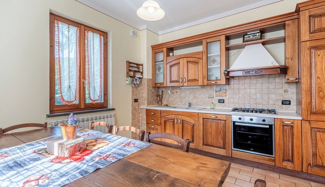 Holiday Home 'La Casa Di Lavanda Con Resede' with Mountain View and Private Garden