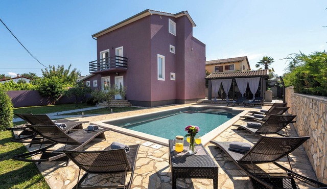 Holiday home with pool, up to 12 people, 5 bedrooms, quiet location