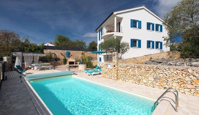 Holiday home with swimming pool