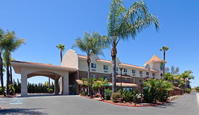 Holiday Inn Express Hotel & Suites San Diego-Escondido by IHG