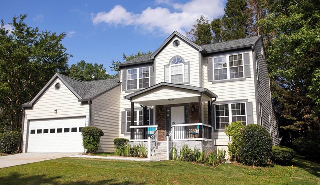 Home Away From Home! Johns Creek, 4BD, Sleeps 7, Chef's Kitchen, Office, Garage!
