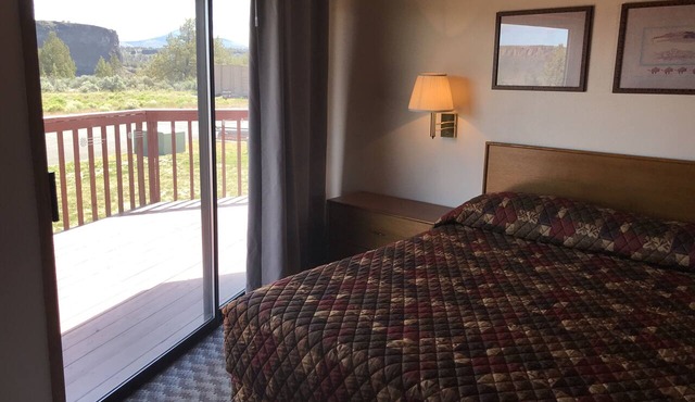 Hotel Room with 1 KING bed, Pets OK with Additional Fee