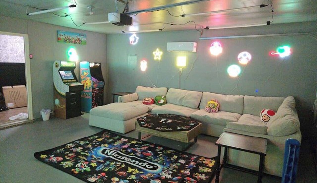 HotTub,GameRoom,20Min to Dickies Arena,Firepit