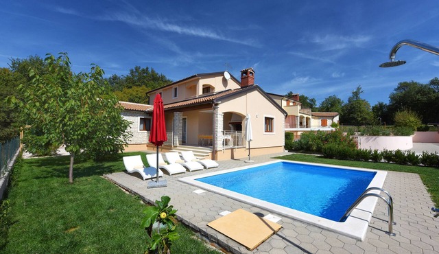 House 598/1443 (Istria - Sveti Lovreč), 18000m from the beach