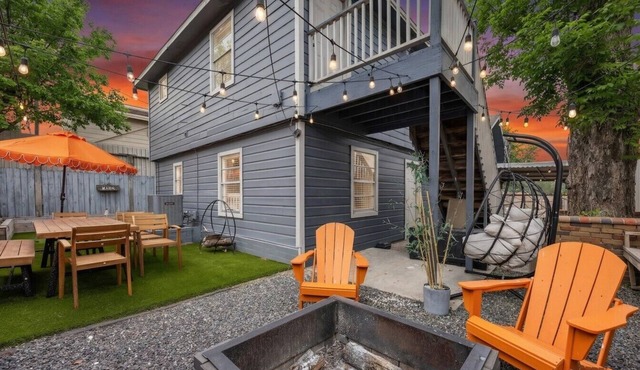 Houston Heights Near NRG Stadium Fire Pit & Mural Yard