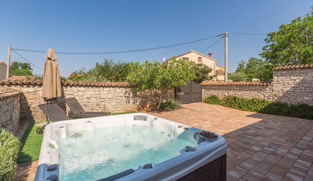 Idyllic Istrian stone house with whirlpool, table tennis, barbecue and air-conditioned bedrooms