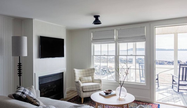 Idyllic Room Perfect for Watching Sunsets and Exploring Maine’s Coastline