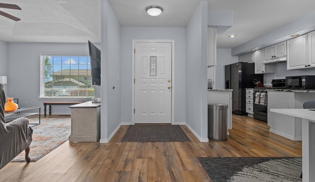 Inviting 2BR Half-Plex-Equipped Kitchen & Garage