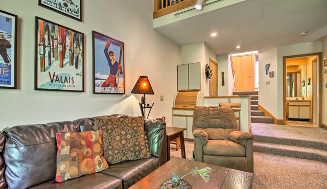 Killington Condo w/Spa ~ 3 Miles to Ski Resort!
