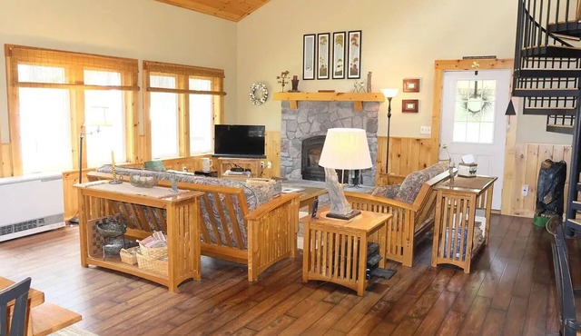 Lake Front Cabin on Desirable Highland Lake
