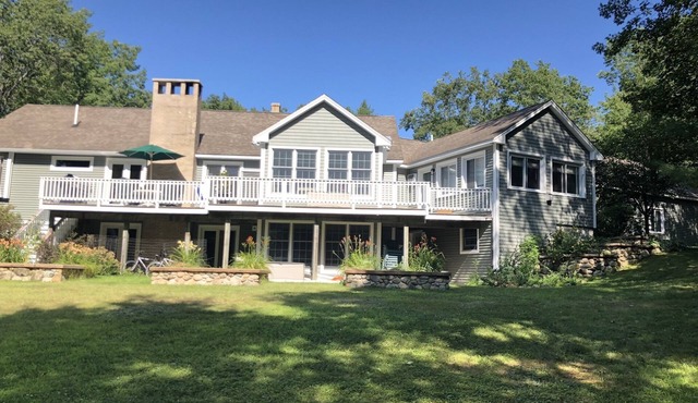 LAKE HOME! HOT TUB, GYM, FREEgolf cart, 2 kitchens