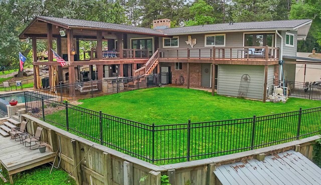 Lake Sam Rayburn Lakefront Lodge - Sleeps 13!
