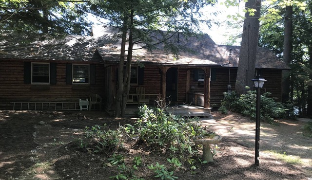 Lakefront Log Cabin!