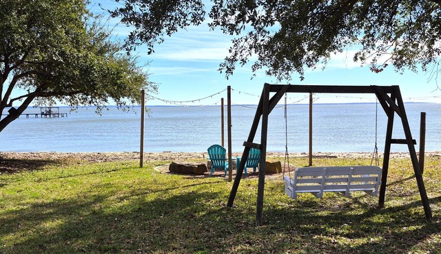 Lakeside Cabin With Your Own Personal Beach and Expansive Lake View