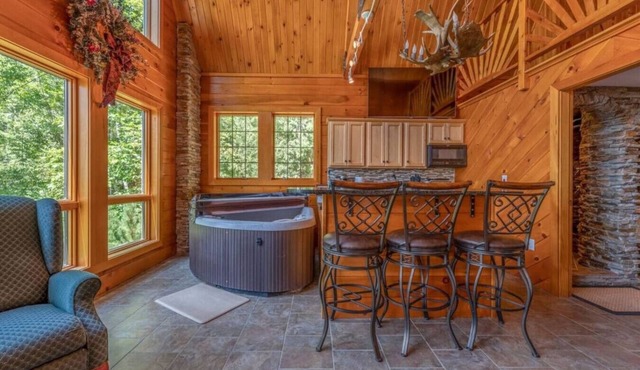 Lakeside Lodge |Family Cabin w/Hot Tub & Steam Shower