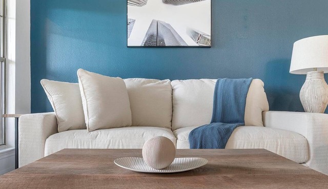 Landing | Beautiful 1BD, Courtyard, Gym