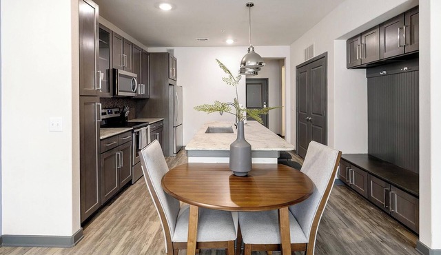 Landing | Stunning 2BD, Game Room, Gym