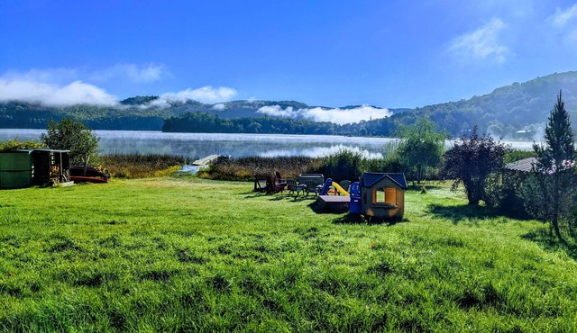 Large Modern Cottage, by the Lac, Well Equipped, High Speed Internet