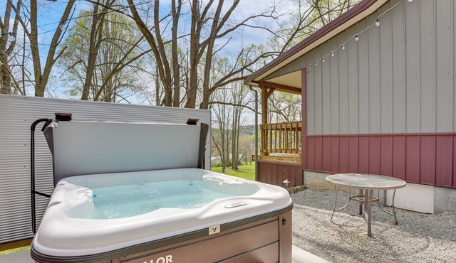 Laurelville Home w/Hot Tub & Fire Pit