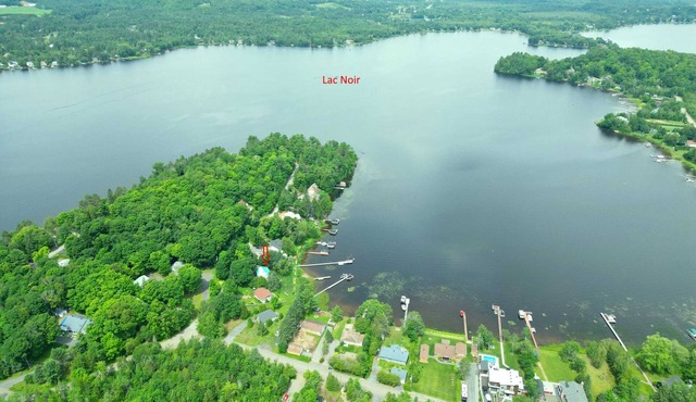 Le Rustique du Lac Noir | Bord de l'eau in Saint-Jean-de-Matha