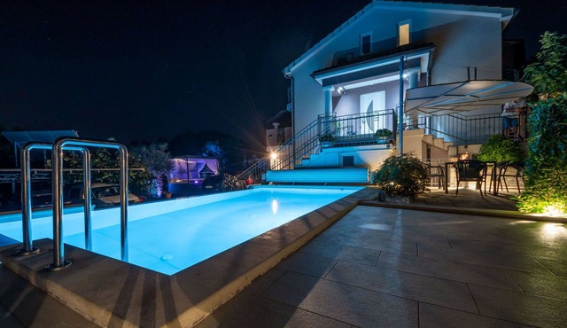Lovely apartment for 4 people with A/C, WIFI, pool, TV, patio and panoramic view