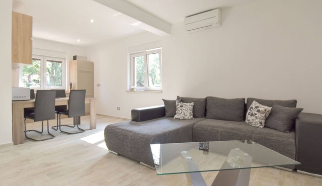 Lovely apartment for 5 people with private pool, A/C, WIFI, TV, terrace and pets allowed