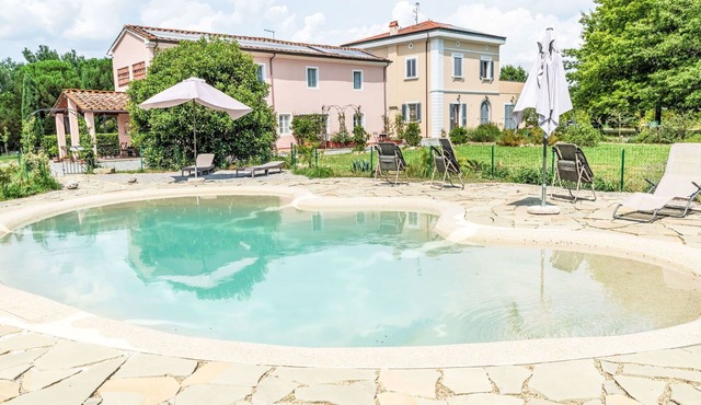 Lovely apartment for 4 people with A/C, pool, WIFI, balcony and pets allowed