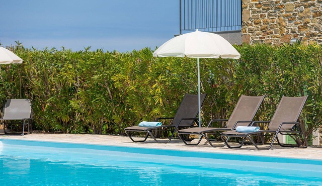 Lovely apartment in villa for 6 guests with WIFI, pool, A/C, TV, terrace and panoramic view
