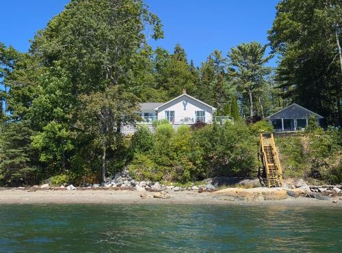 Lucky Stone Retreat - private beach & Acadia view
