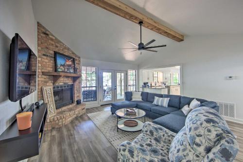 Luxe Lakehouse w/Sunset Views on Lake Palestine!