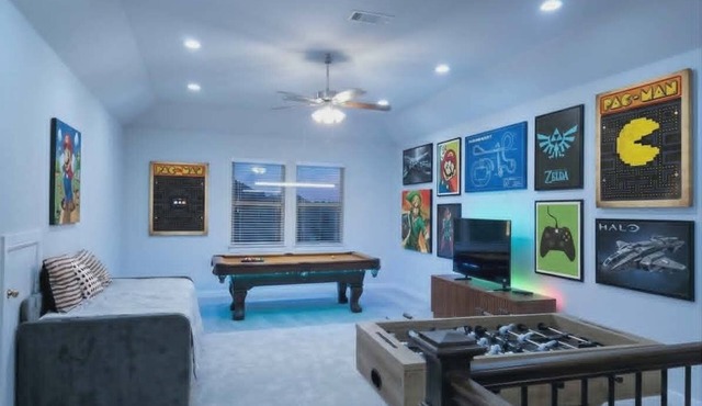 Luxurious 4-5 bedroom house in Sugar Land: AC & Appliances &more sleeping area