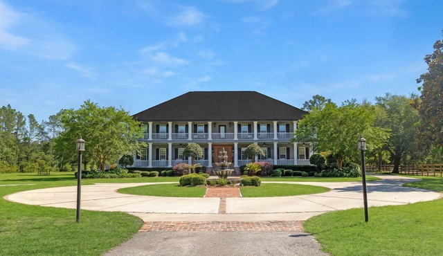 Luxury 7 bedroom mansion with horses, pool, hot tub, pond, swings and fire pit!