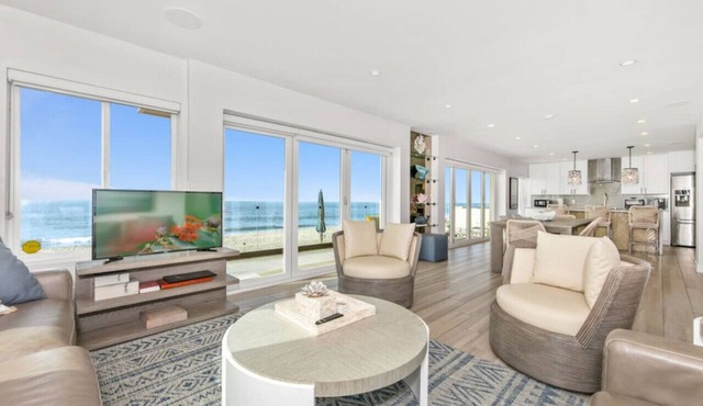Luxury Beachfront Villa - Sand Suite