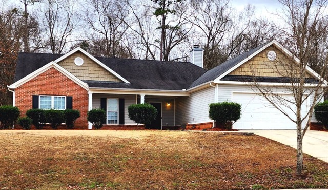 Luxury Home: 4 TV's, Fenced Yard