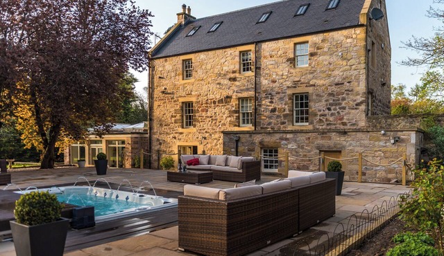 Luxury House Near Edinburgh Sleeps 10 perfect for milestone occasion