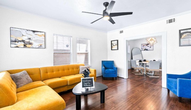 Luxury Montrose Condo with Pool Table Free Wine & Balcony