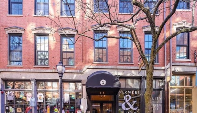 LUXURY PENTHOUSE | MODERN DESIGN | OLD PORT DOWNTN