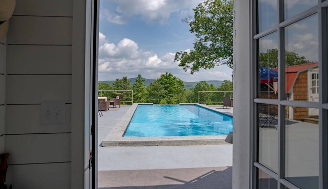 Luxury Poolside Suite with Stunning Mountain Views + VIP Hot Tub