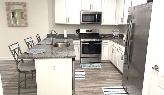Majestic Waterfront Condo on Rehoboth Bay Minutes From The Beach, Sleeps 8-10