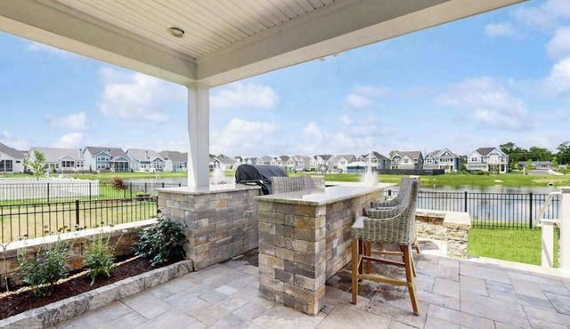 Marlin Chase home with resort amenities, patio, grill, balcony & pool
