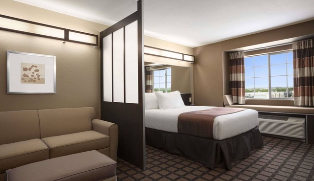 Microtel Inn & Suites by Wyndham Kenedy/Karnes City
