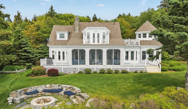 Miradon Ocean Estate: Expansive Ocean Views