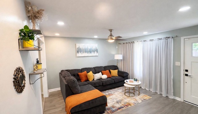 Modern 3BR Ranch Minutes from Downtown Atlanta Free Parking & Fast WiFi