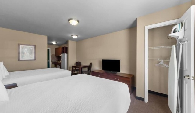 Modern Kitchen Suite | 1 King Bed | Pleasanton TX Center