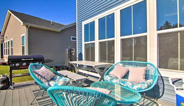Modern Lewes Home w/Deck, Grill + Pond View!