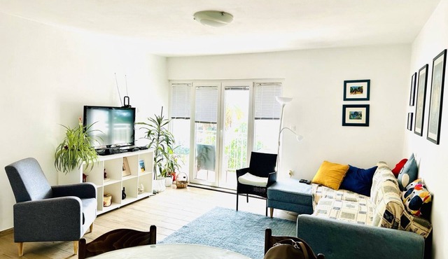 Modern luxury 2-bedroom apt with balcony & patio