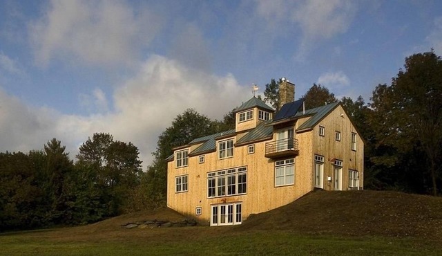 Modern luxury home on 40 acres w/stunning views 15 min. from Sugarbush Ski Area