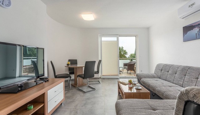 Modern Two-Bedroom Apartment Smilys I
