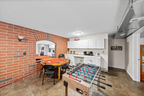 Mountain View Home with Hot Tub